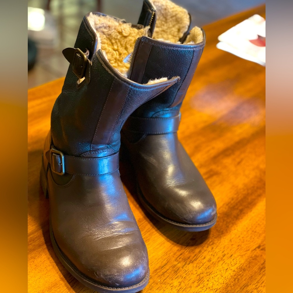 UGG® | Brown Chaney Leather